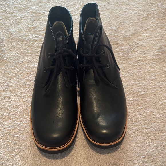 UGG Classic Black Leather Men's Shoes - Picture 4 of 10